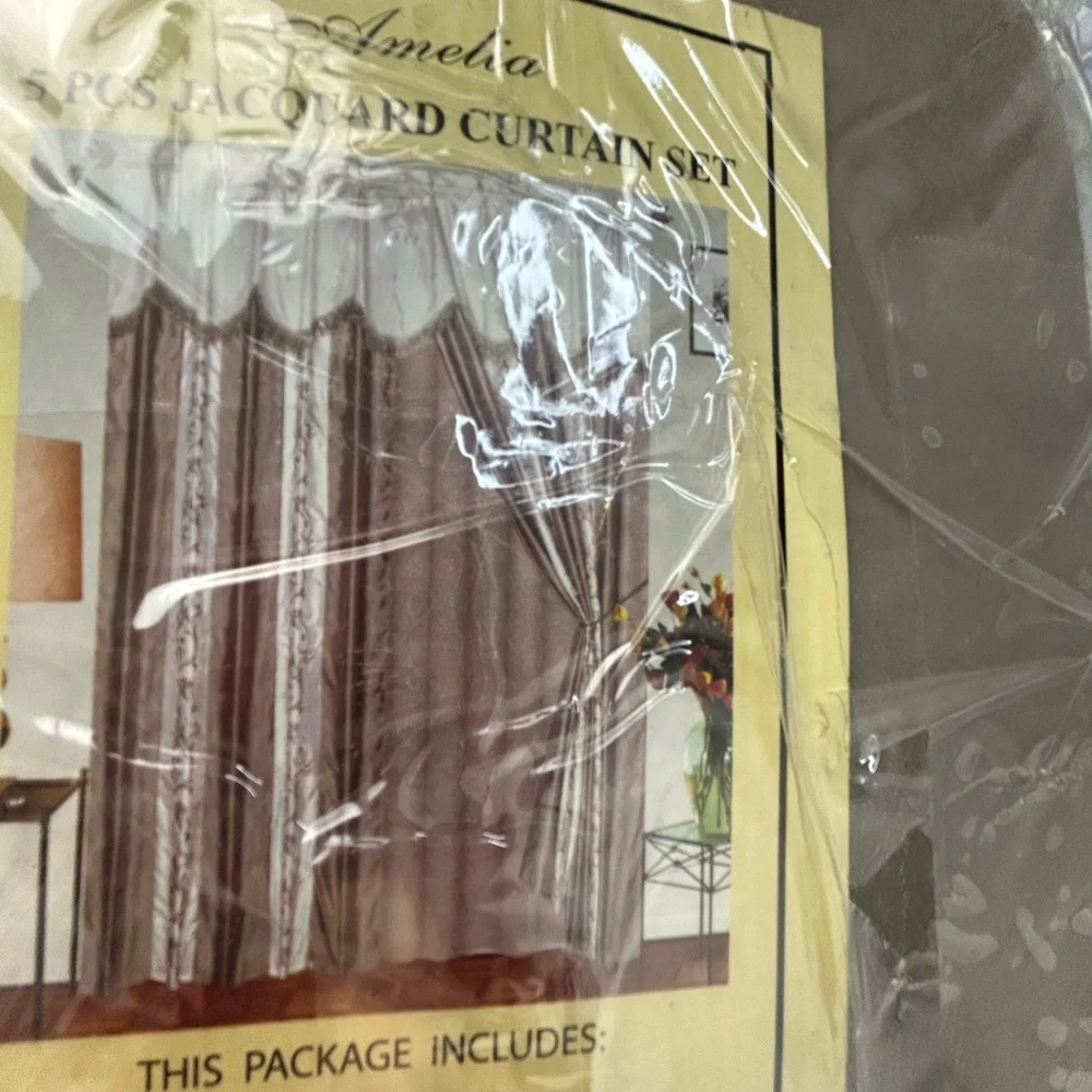 Amelia 5PC Jacquard Curtain Set‎ NWT